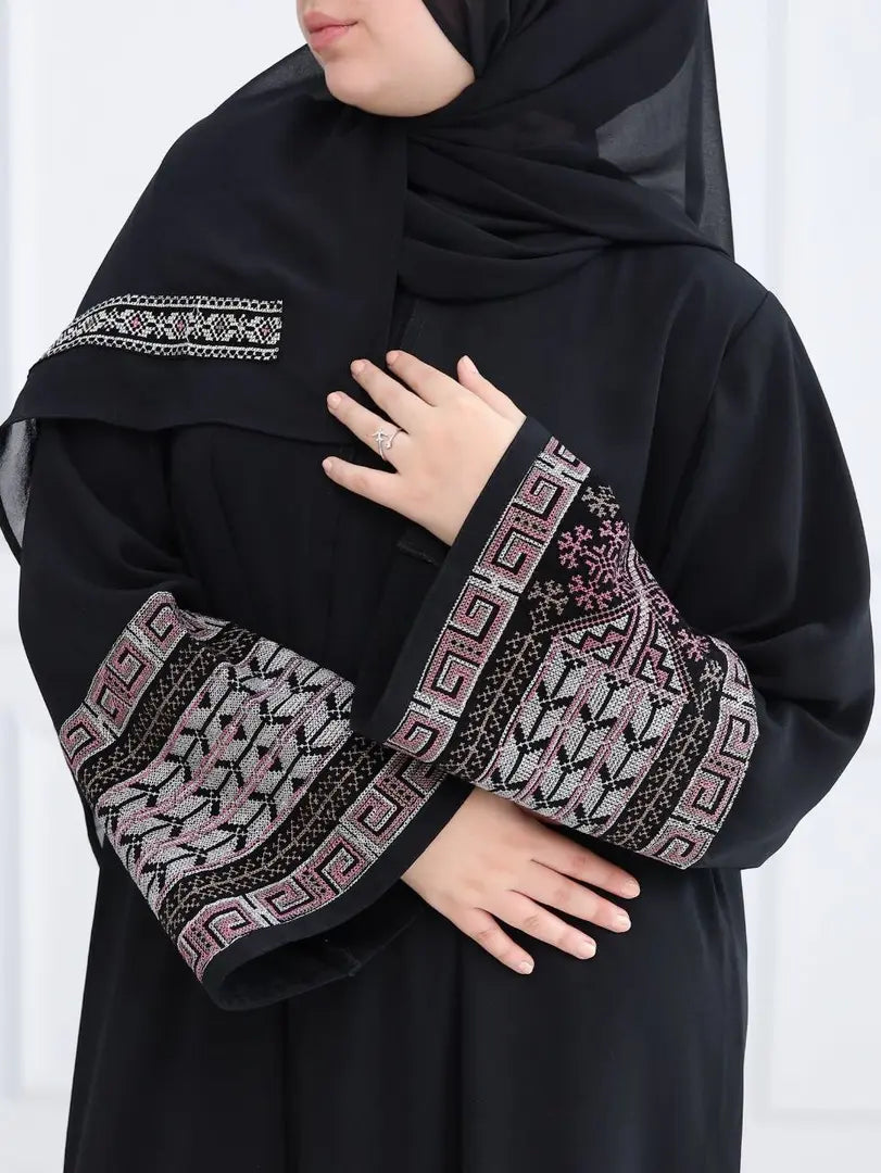 Patterned abaya