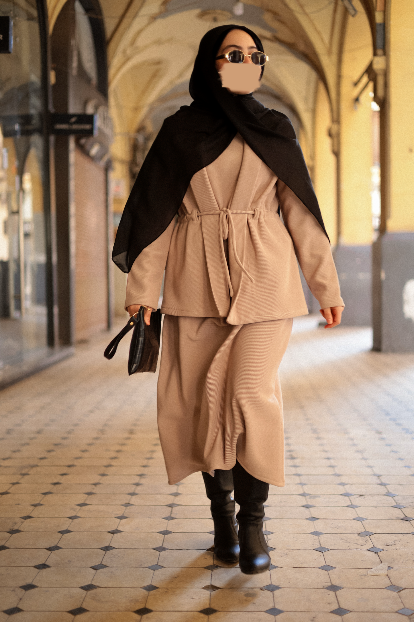 Beige basic suit with vest