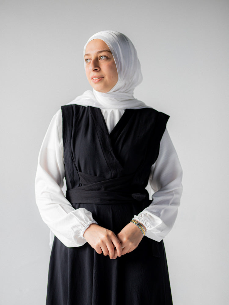 Black Dress with a Reseda Cut
