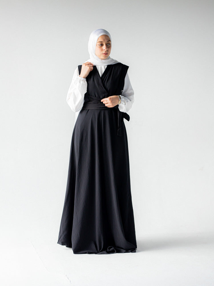 Black Dress with a Reseda Cut