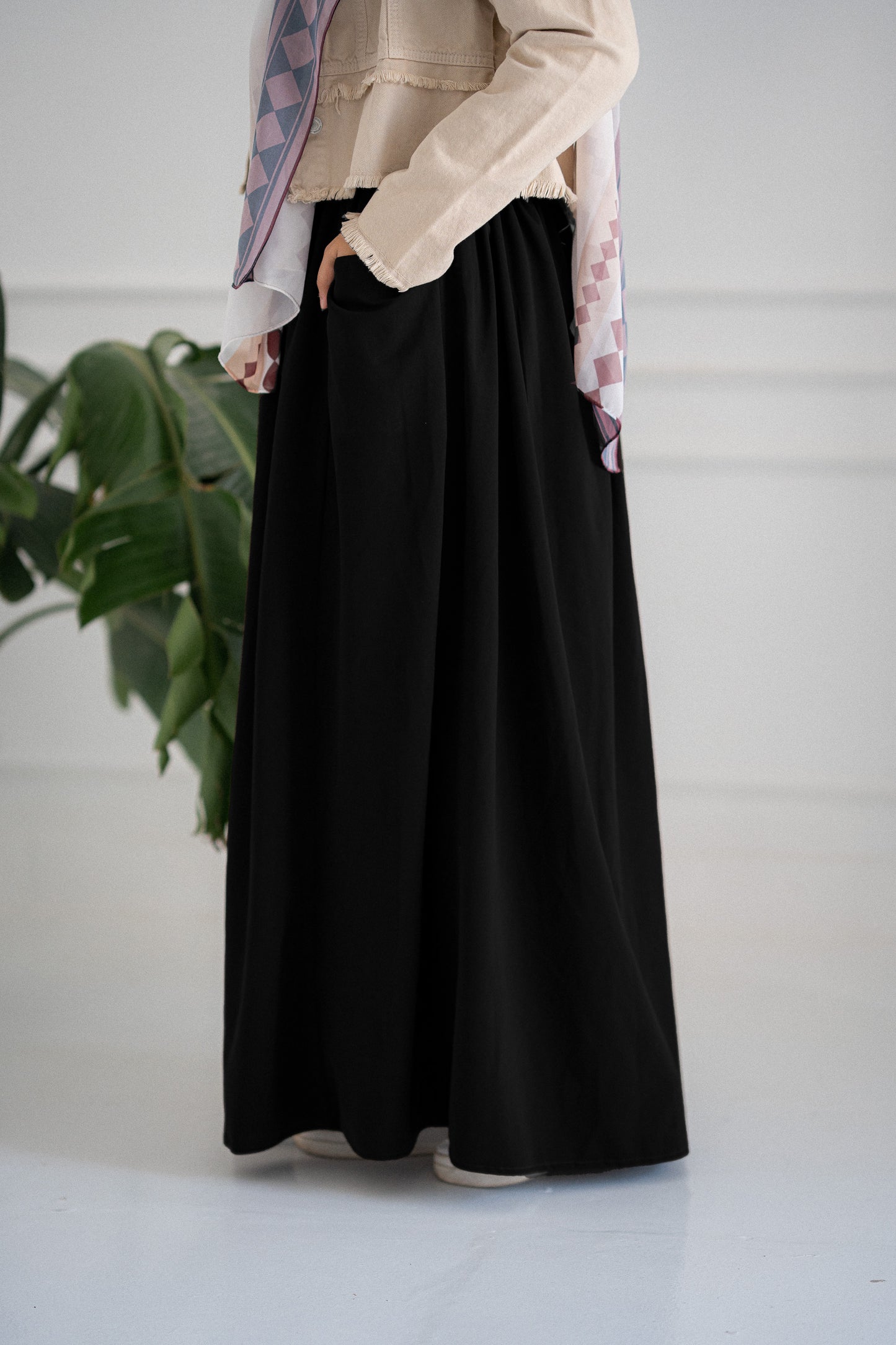 Skirt with two front pockets