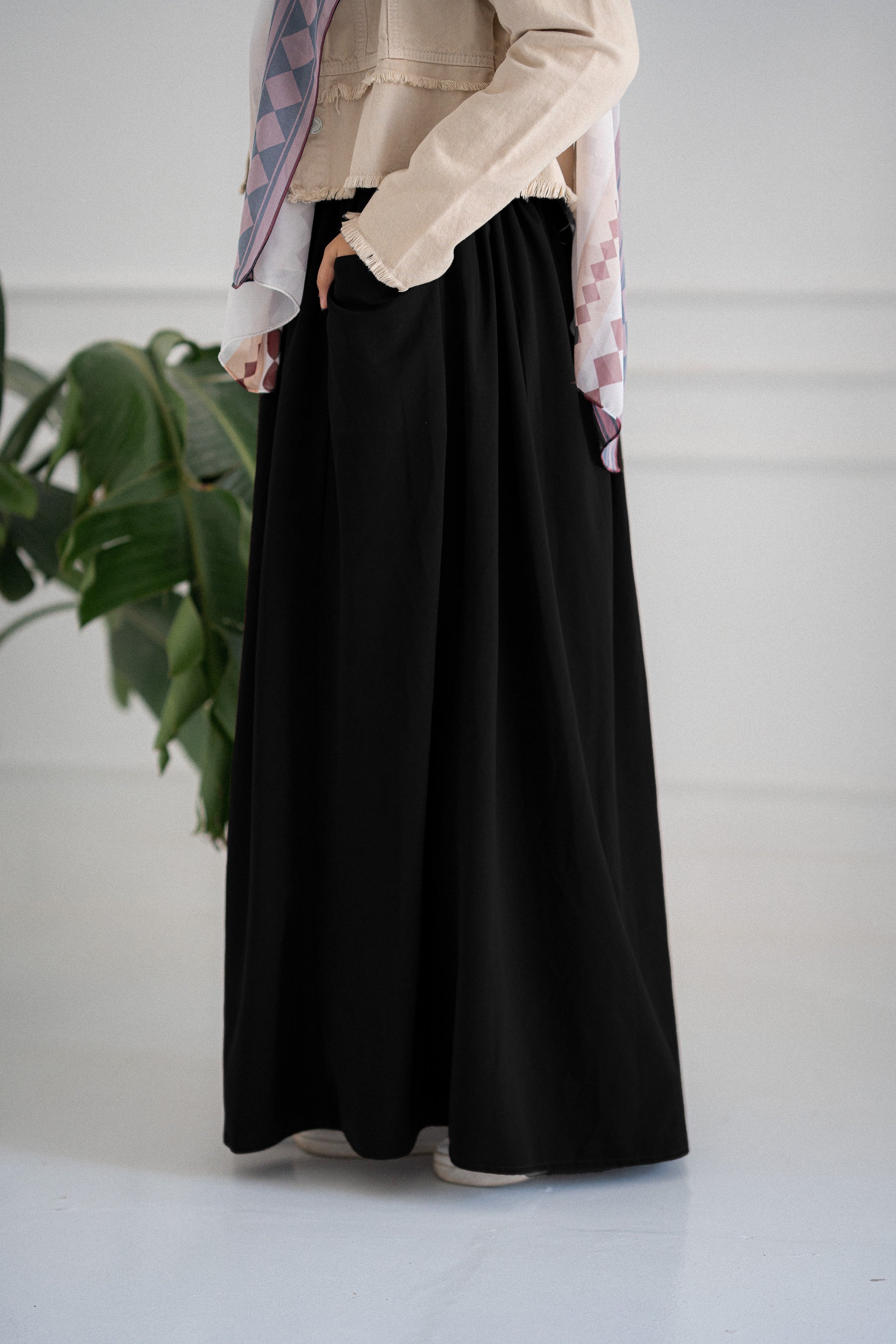 Skirt with two front pockets
