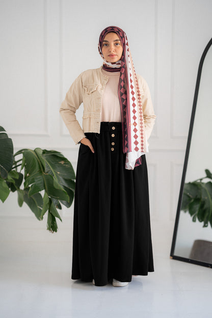 Skirt with two front pockets