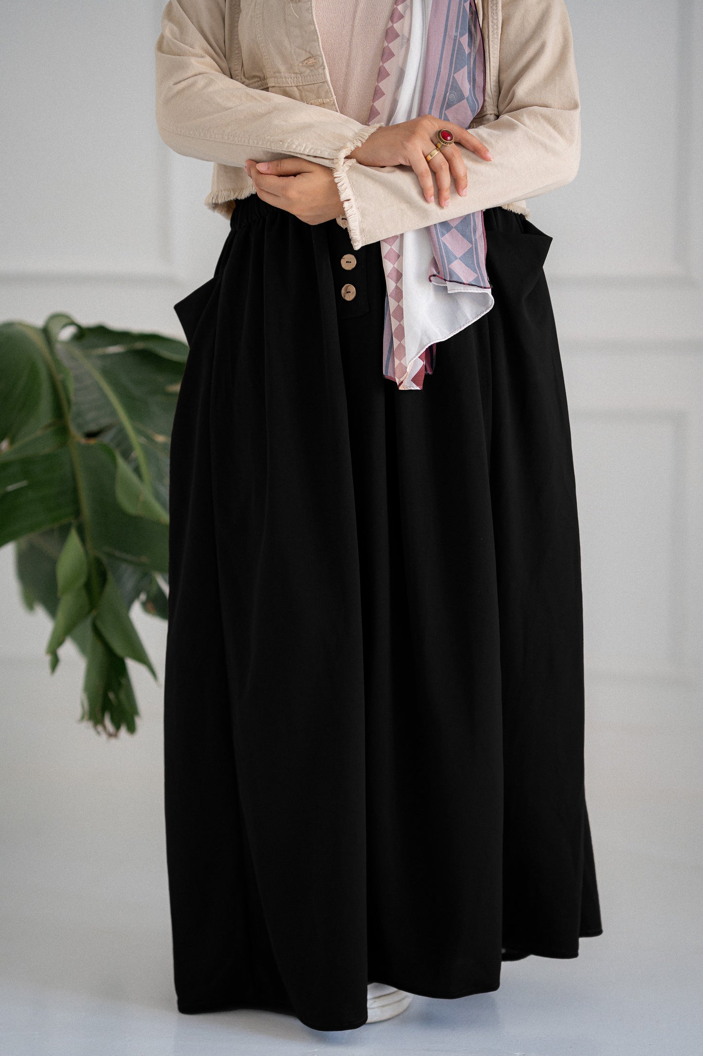 Skirt with two front pockets