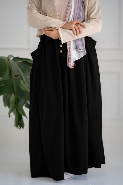 Skirt with two front pockets