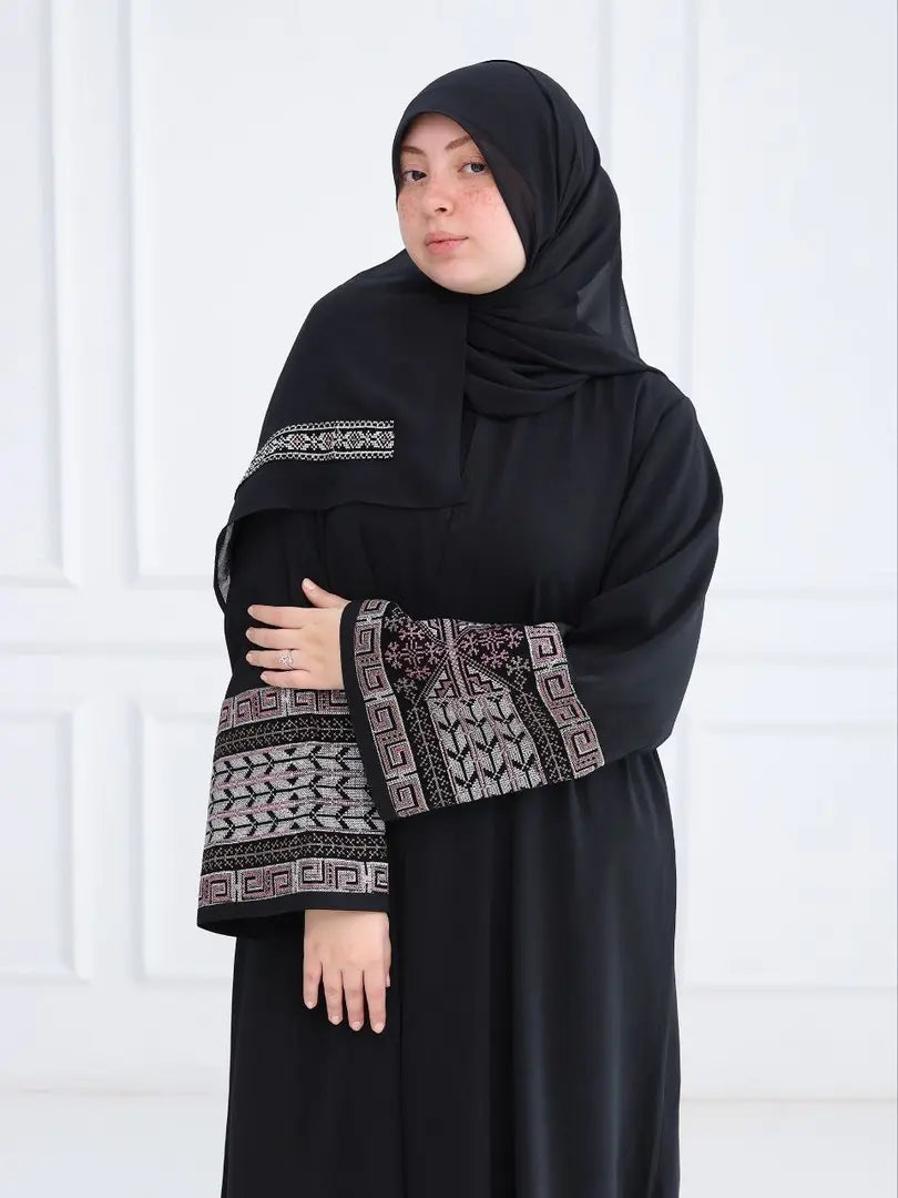 Patterned abaya