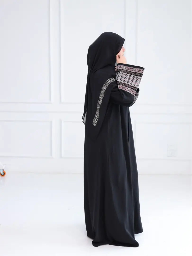 Patterned abaya