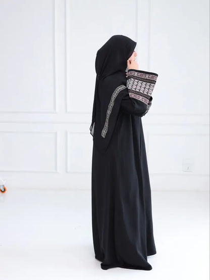 Patterned abaya