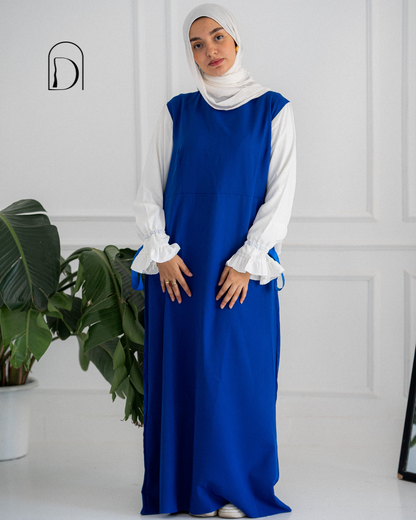 Royal dress with wide sleeves