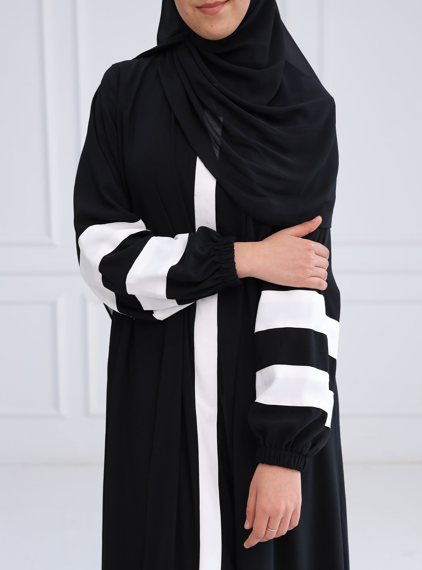 Abaya with white kenar
