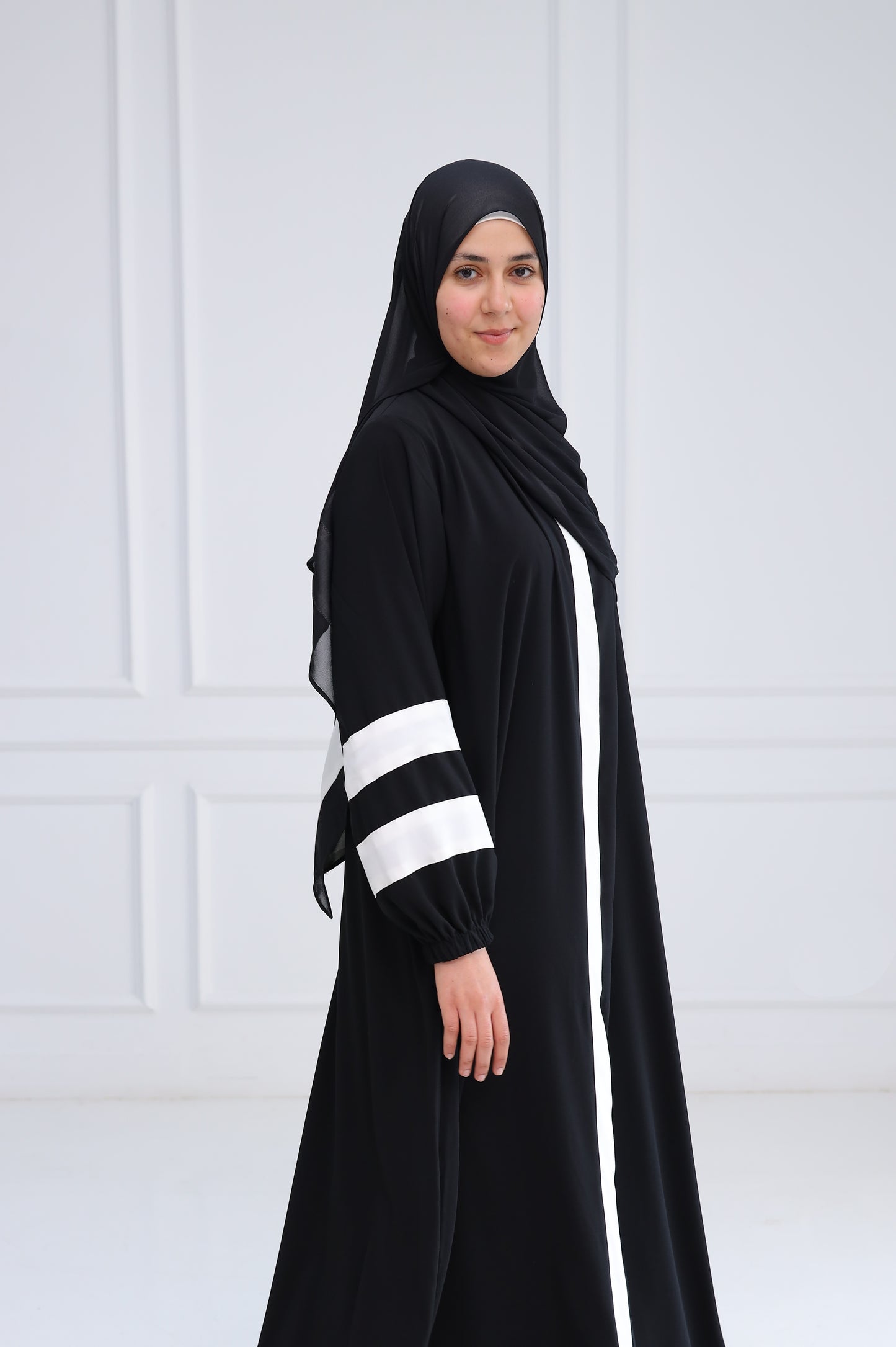 Abaya with white kenar