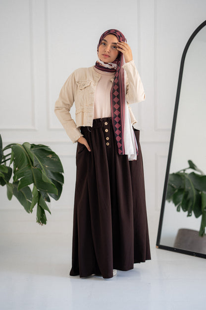 Skirt with two front pockets