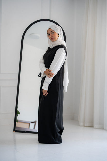 Royal dress with wide sleeves