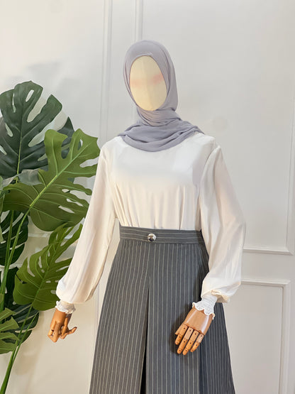 جيبة رمادي مقلمة واسعة بكسرة أمامية | Grey Pinstripe Pleated Maxi Skirt