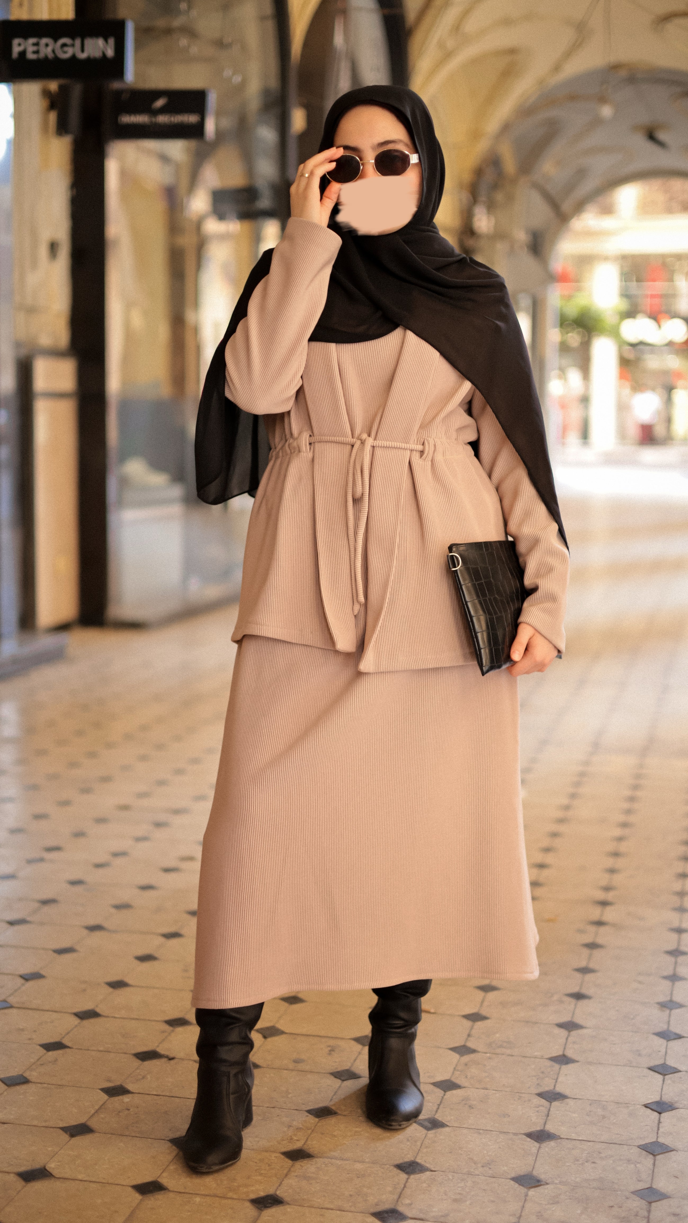 Beige basic suit with vest