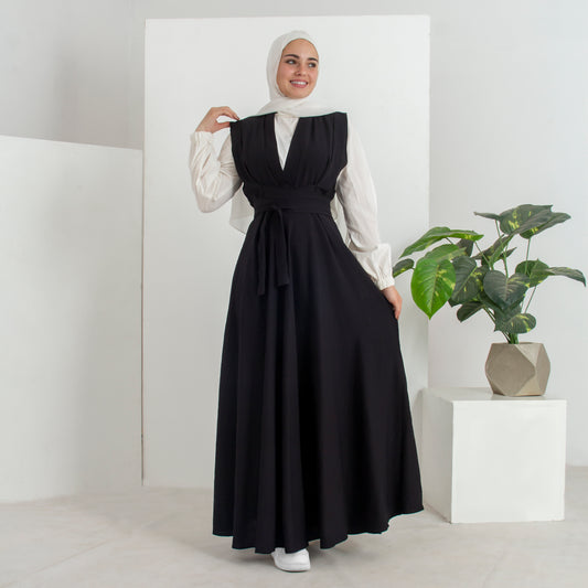 Black Dress with a Reseda Cut