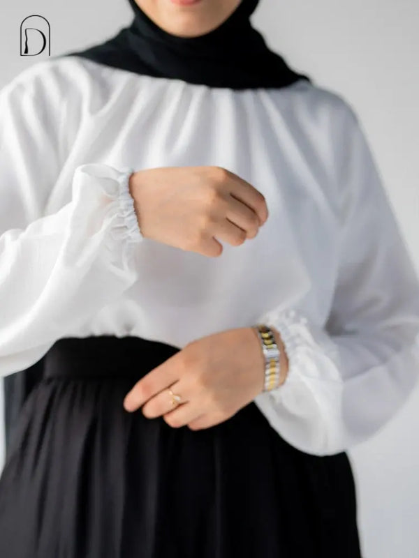White Puff Sleeve Blouse | بلوزة بيضاء بأكمام منفوخة