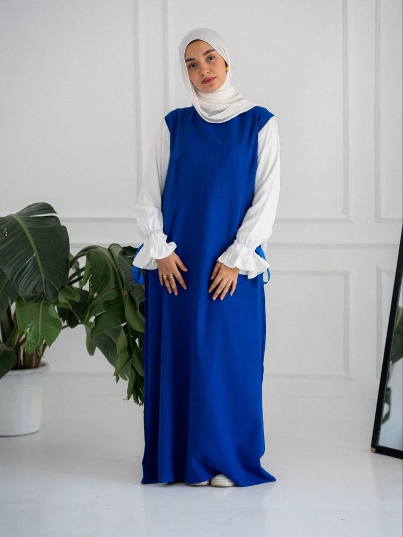 Royal dress with wide sleeves