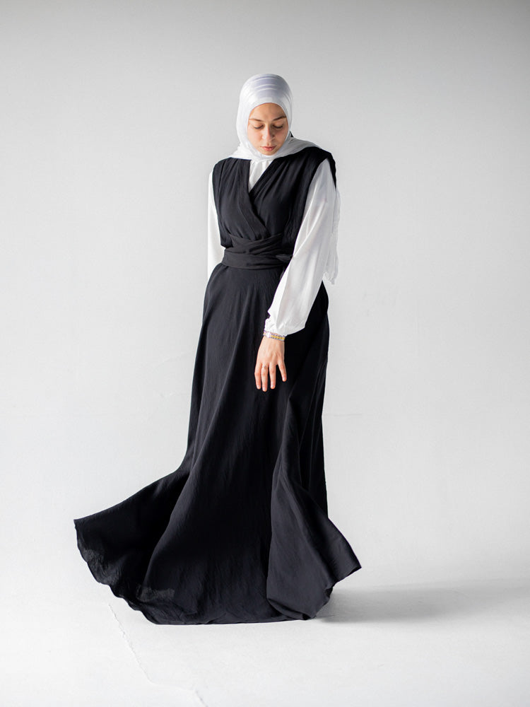 Black Dress with a Reseda Cut