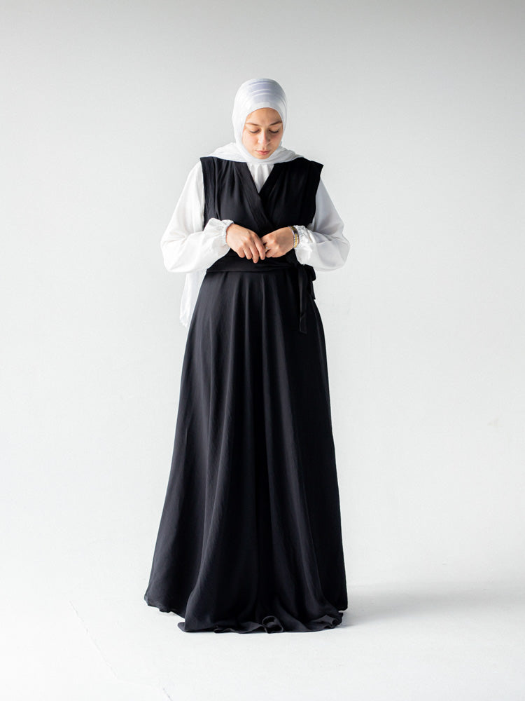 Black Dress with a Reseda Cut
