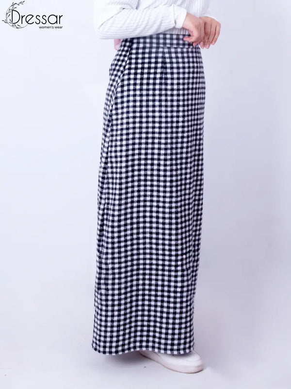 Black Striped Wool Skirt | جيبة صوف مقلّمة أسود وأبيض